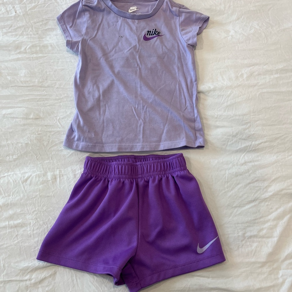 Nike purple girls' T-Shirt and shorts athletic set 2T